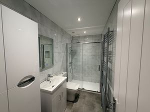 Shower room- click for photo gallery